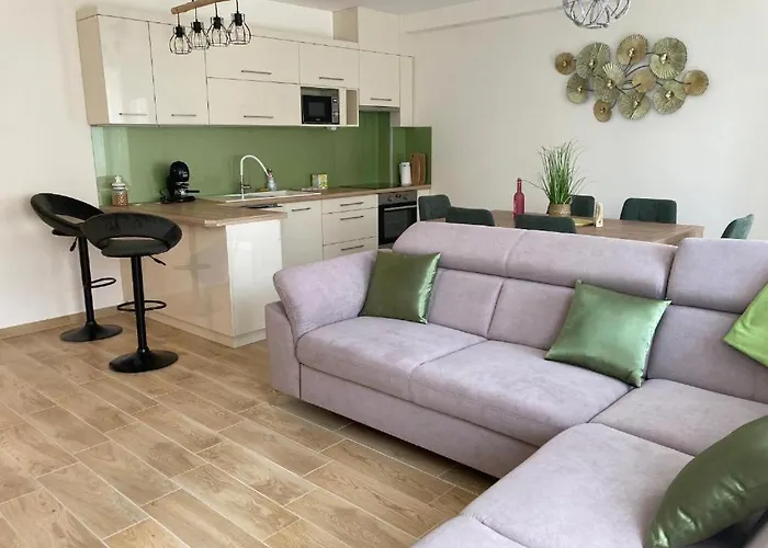 Noemi * ハイデゥソボスロー